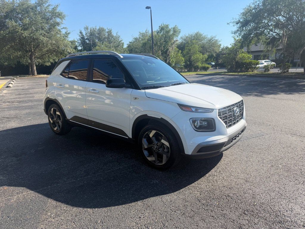 Used 2024 Hyundai Venue Limited FWD image 6
