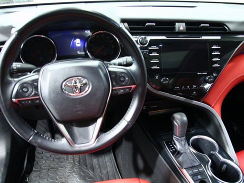Used 2019 Toyota Camry XSE image 6