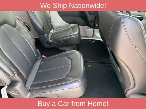 Used 2024 Chrysler Pacifica Touring-L FWD image 20