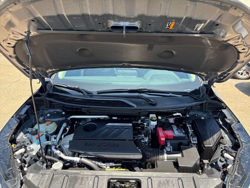 Used 2025 Nissan Rogue SV FWD image 34