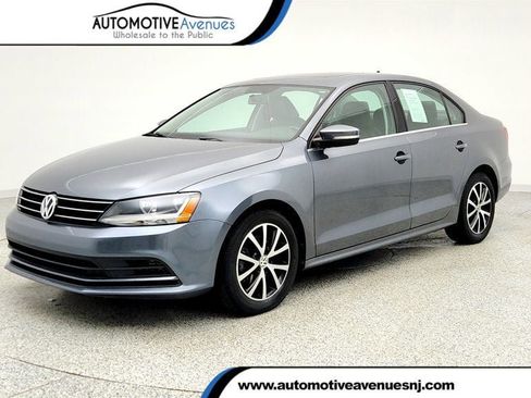 Used 2017 Volkswagen Jetta SE image 1