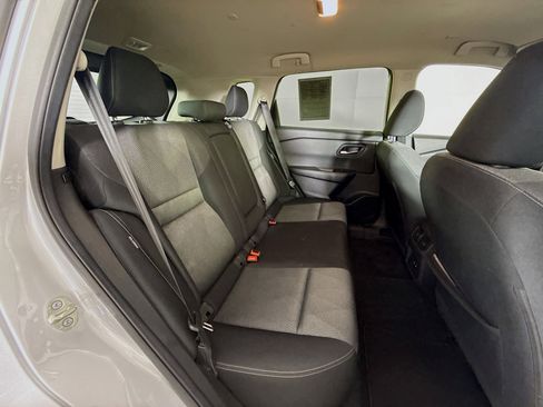 Used 2024 Nissan Rogue SV image 32