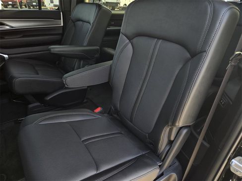 New 2025 Jeep Wagoneer L Series II w/ Premium Group I image 14