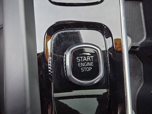 Used 2025 Volvo V60 B5 Cross Country Plus image 23