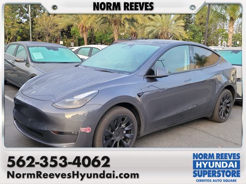 Used 2024 Tesla Model Y Long Range AWD/4WD image 1