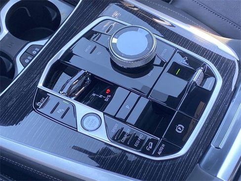 Certified 2025 BMW X7 M60i w/ Executive Package image 30