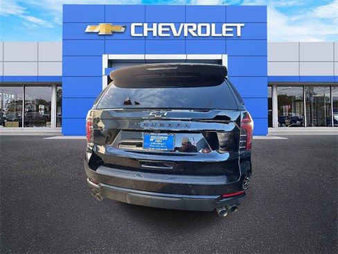 Certified 2025 Chevrolet Suburban Z71 image 11