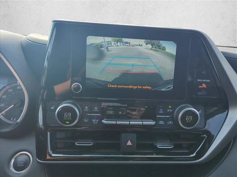 Certified 2026 Toyota Highlander XLE AWD/4WD image 19