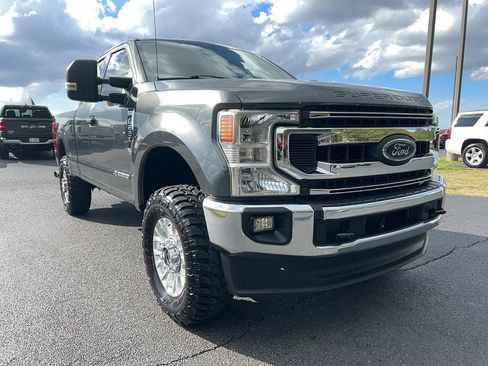 Used 2020 Ford F250 XLT w/ XLT Value Package image 3
