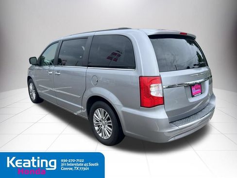 Used 2014 Chrysler Town & Country Touring-L w/ Driver Convenience Group FWD image 8