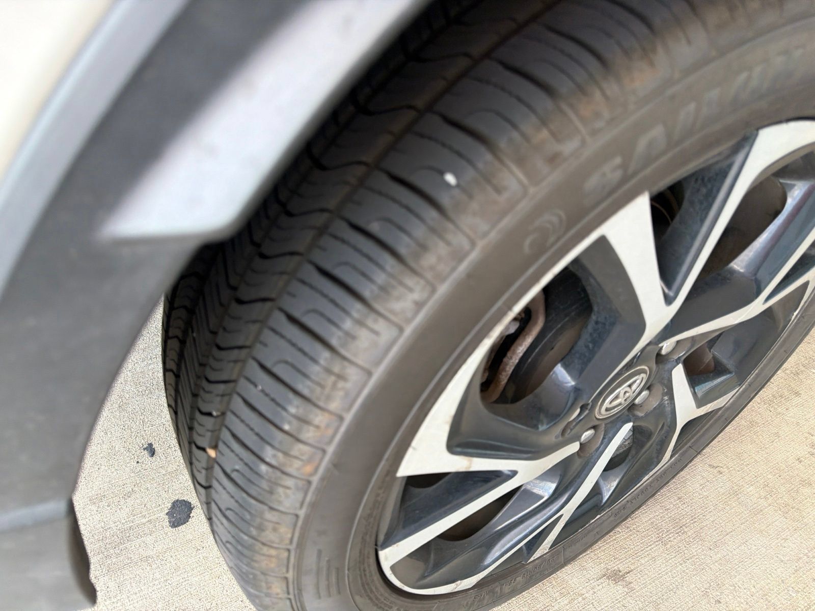 Used 2019 Toyota C-HR Limited FWD image 19
