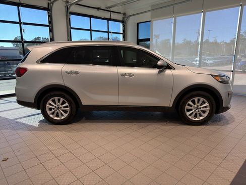 Used 2019 Kia Sorento LX w/ LX Convenience Package image 6