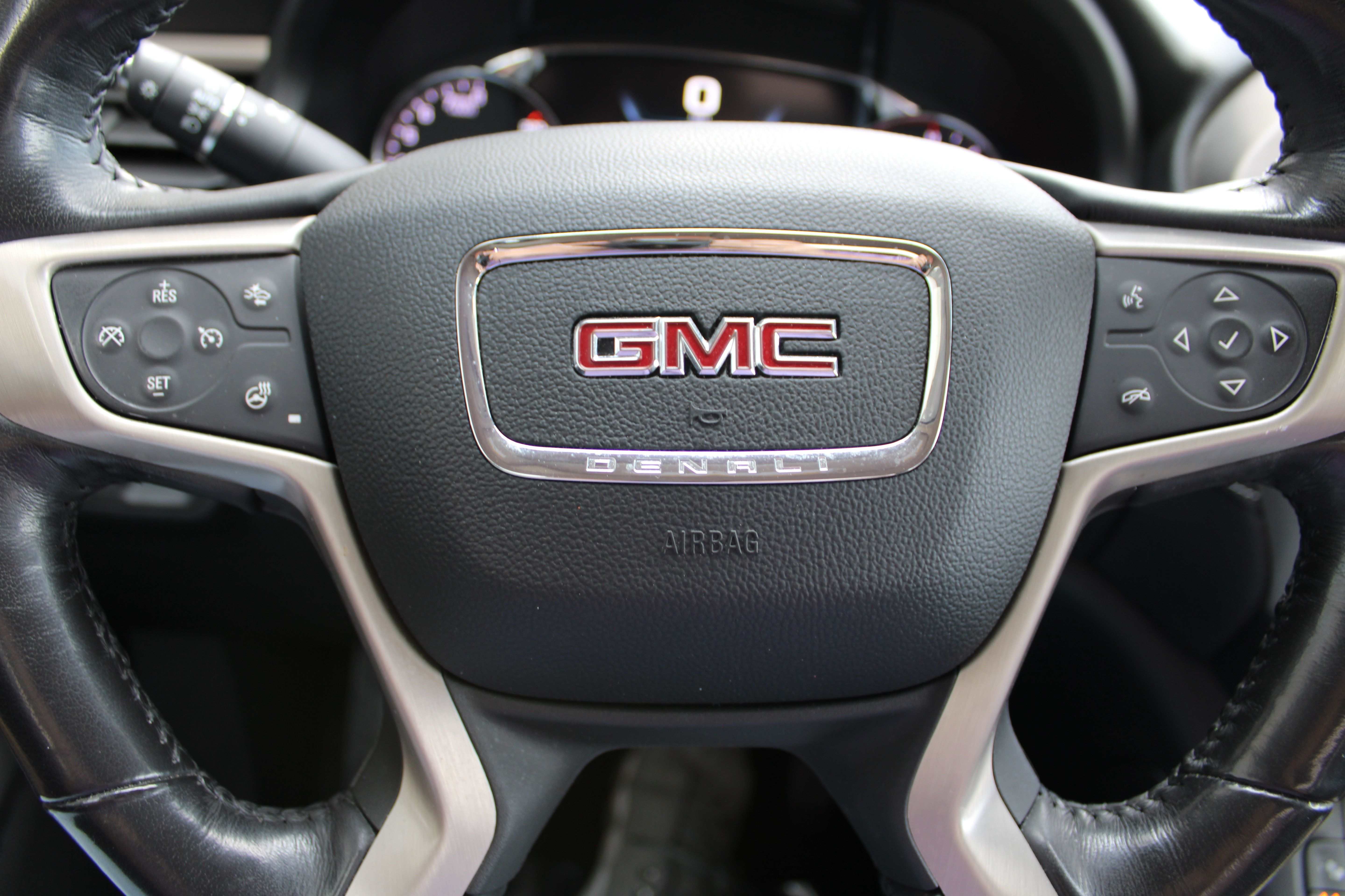 Used 2019 GMC Acadia Denali w/ Technology Package FWD image 20