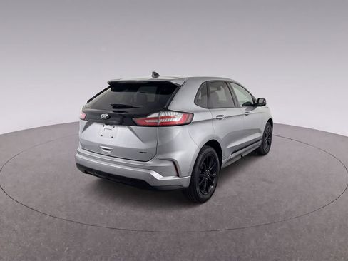 Used 2023 Ford Edge SE w/ Black Appearance Package AWD/4WD image 4