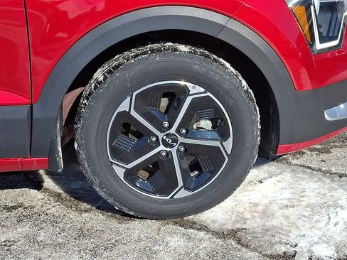 Used 2024 Kia Niro EX image 9