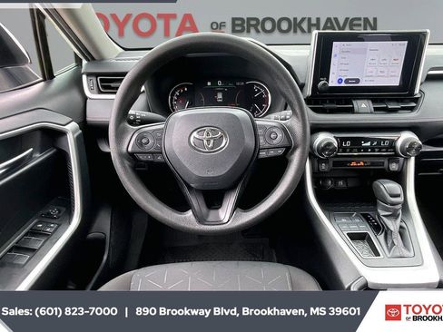 Used 2024 Toyota RAV4 XLE FWD image 5