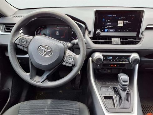 Used 2023 Toyota RAV4 LE FWD image 11