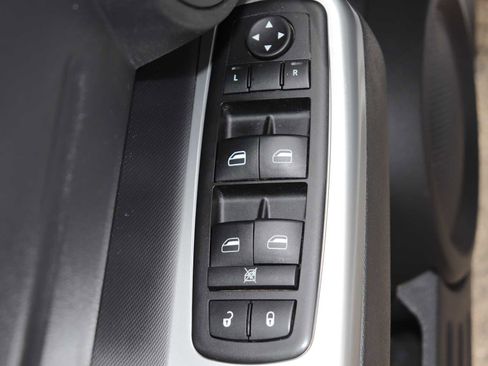 Used 2011 Dodge Nitro SXT image 18