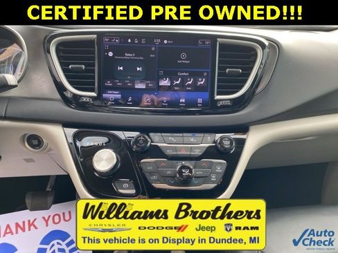 Certified 2024 Chrysler Pacifica Touring-L image 16