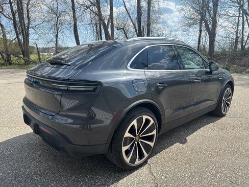 Used 2025 Porsche Macan 4S Electric AWD/4WD image 5