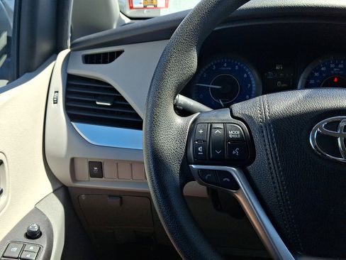 Used 2020 Toyota Sienna LE FWD image 20