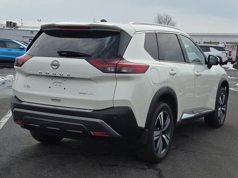 Used 2023 Nissan Rogue SL image 3