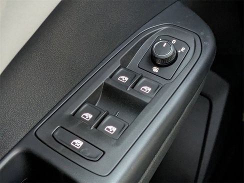 New 2026 Volkswagen Taos SE image 24