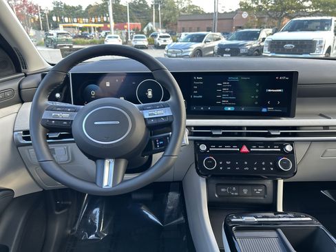 New 2025 Hyundai Tucson Limited image 19