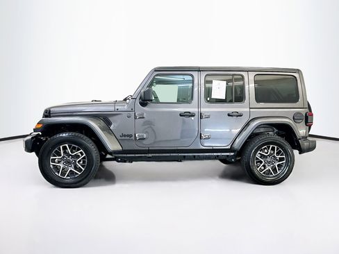 Used 2025 Jeep Wrangler Unlimited Sahara AWD/4WD image 4