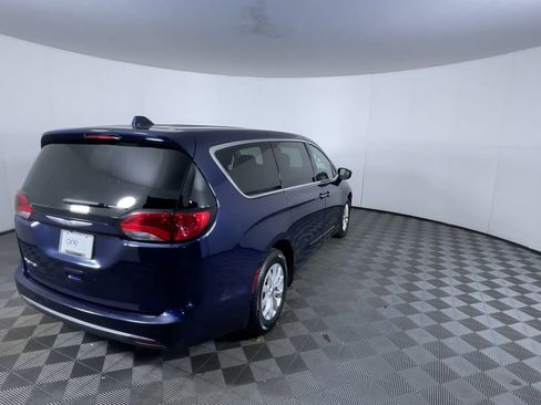 Used 2019 Chrysler Pacifica Touring Plus image 8