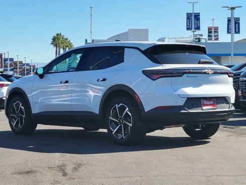 New 2026 Chevrolet Equinox EV LT image 2