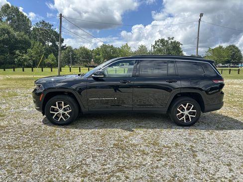 Used 2024 Jeep Grand Cherokee L Limited AWD/4WD image 8