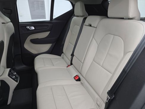 Used 2023 Volvo XC40 B4 Ultimate w/ Protection Package Premier image 14