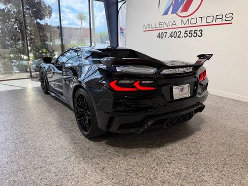 Used 2025 Chevrolet Corvette Z06 w/ Z07 Performance Package RWD image 4