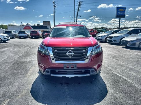 Used 2024 Nissan Pathfinder SL AWD/4WD image 3