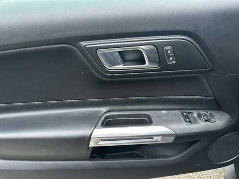 Used 2019 Ford Mustang Coupe image 13