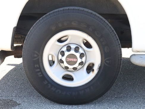 Used 2017 GMC Savana 2500 image 28