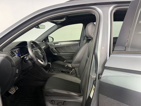 Used 2024 Volkswagen Tiguan SE R-Line FWD image 18