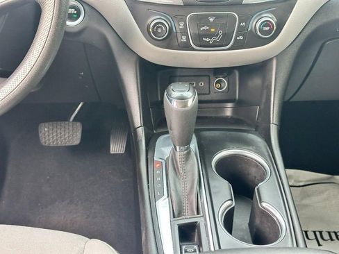 Used 2020 Chevrolet Equinox LS w/ LS Convenience Package FWD image 14
