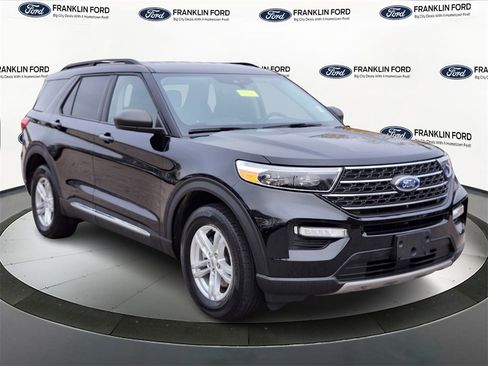 Certified 2022 Ford Explorer XLT w/ Equipment Group 202A image 7