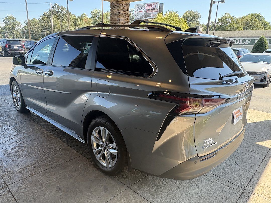 Used 2026 Toyota Sienna XLE AWD/4WD image 8