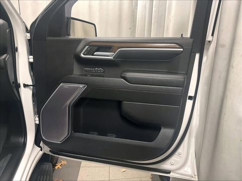 Used 2022 Chevrolet Silverado 1500 High Country w/ High Country Premium Package image 12