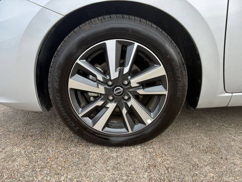 Used 2025 Nissan Versa SV FWD image 27