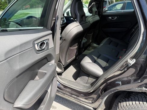 Used 2018 Volvo XC60 T5 Momentum w/ Vision Package AWD/4WD image 13