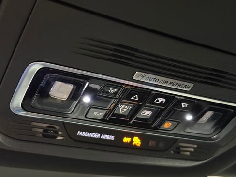 Used 2025 Lincoln Nautilus Reserve w/ Jet Appearance Package image 40