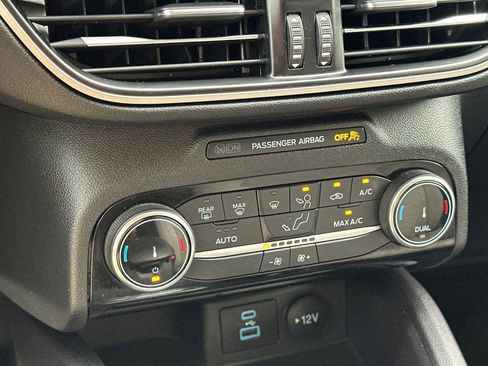 Used 2022 Ford Escape SE w/ SE Sport Appearance Package image 22