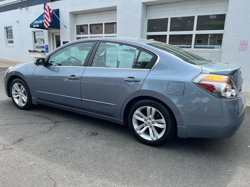 Used 2012 Nissan Altima 3.5 SR w/ Sport Pkg FWD image 2