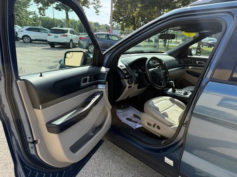 Used 2018 Ford Explorer XLT w/ Equipment Group 202A FWD image 9