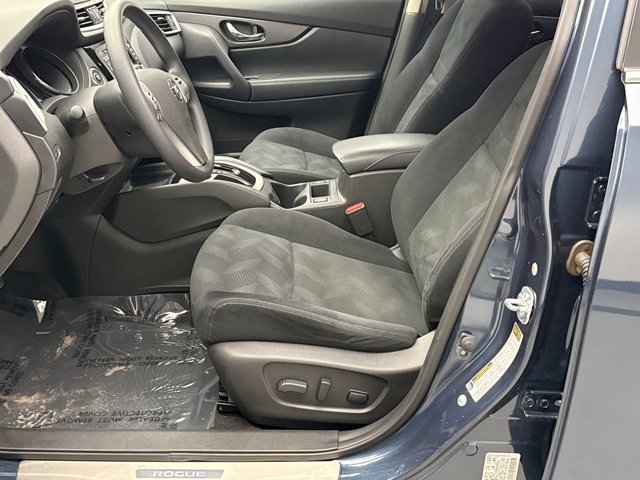Used 2016 Nissan Rogue SV w/ SV Premium Package FWD image 11
