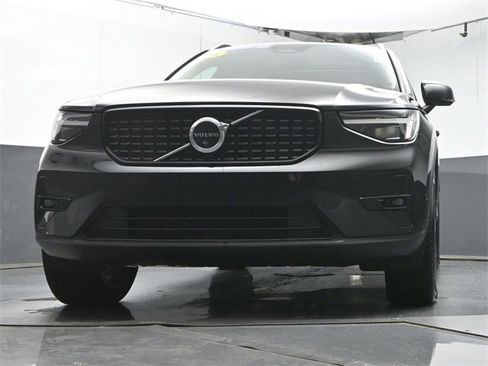 Used 2025 Volvo XC40 B5 Ultra image 35